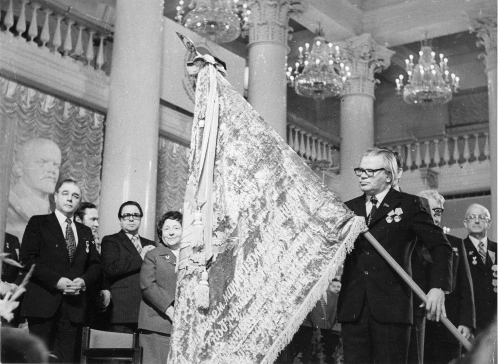 Ректор МГУ имени М. В. Ломоносова академик А. А. Логунов во время вручения ордена Октябрьской Революции в Колонном зале Дома Союзов 23 января 1980 года. Источник: Музей истории МГУ.