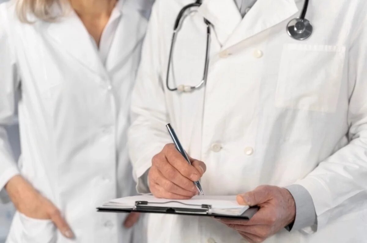    Дмитрий Махонин рассказал истории трёх врачей с общим стажем в 130 лет