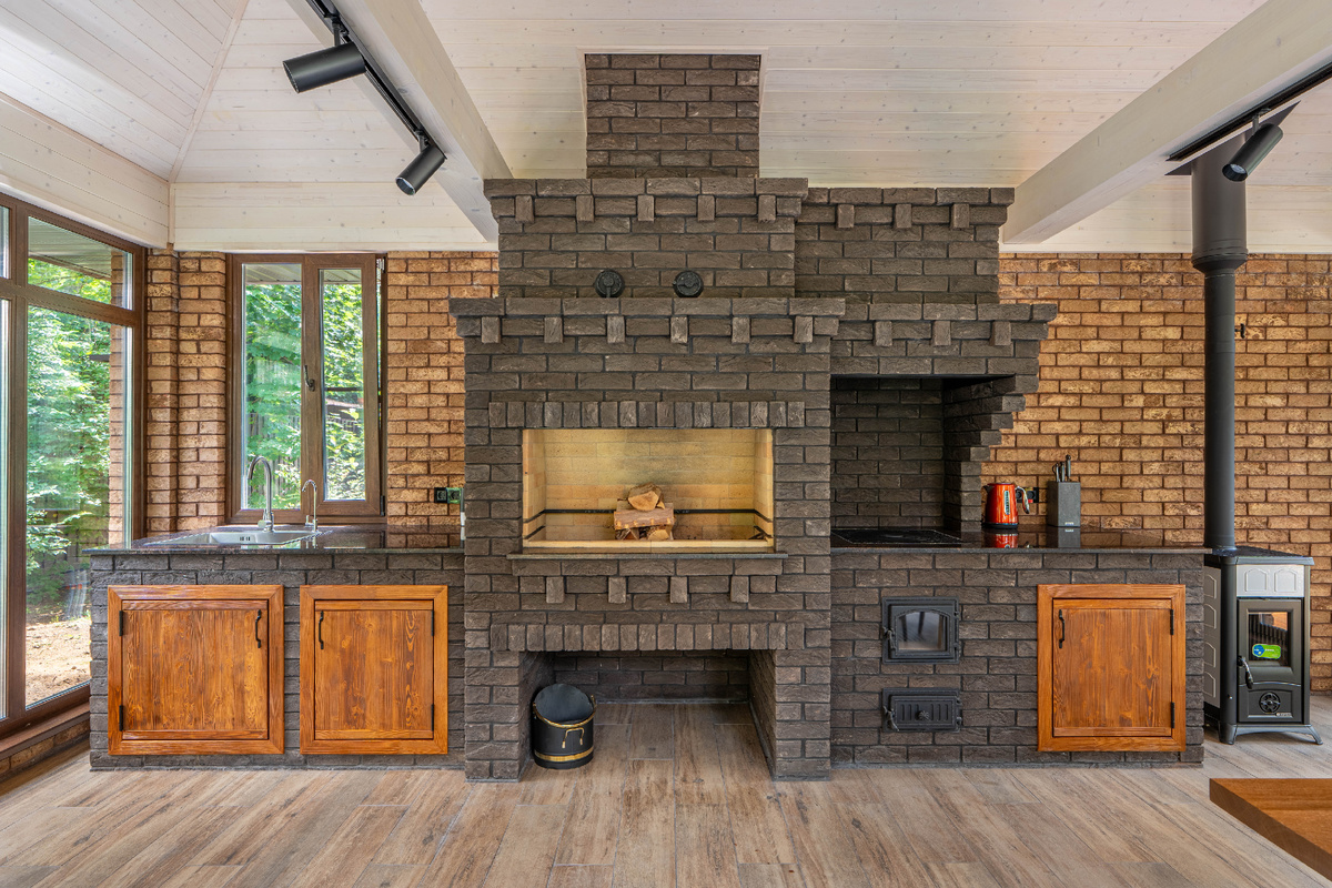 Кирпичный барбекю-комплекс (нашего производства)