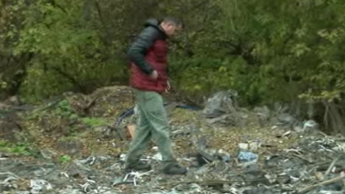    В Курске окраина улицы Полевая превратилась в свалку ритуального мусора