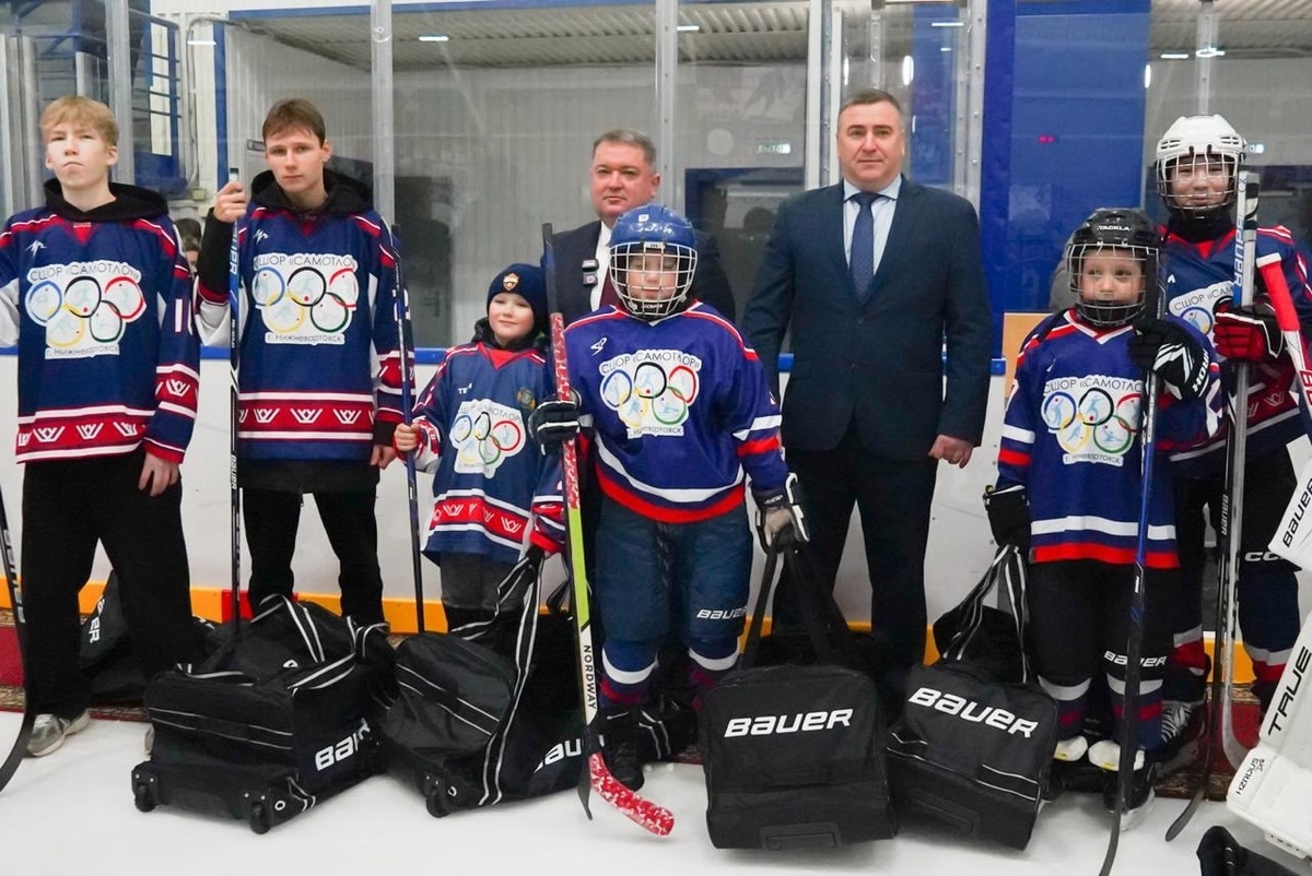   Подарок для хоккеистов к новому спортивному сезону сделали власти Нижневартовска