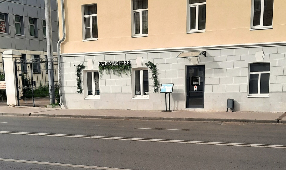 Вход в кафе