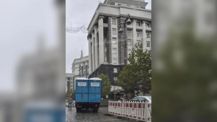 Биотуалеты, которые понадобились народным депутатам. Обложка © Telegram / ГЕРАЩЕНКО ІРИНА