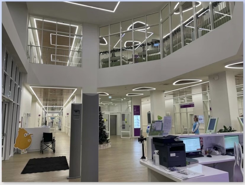 Мне сразу космический корабль вспомнился)