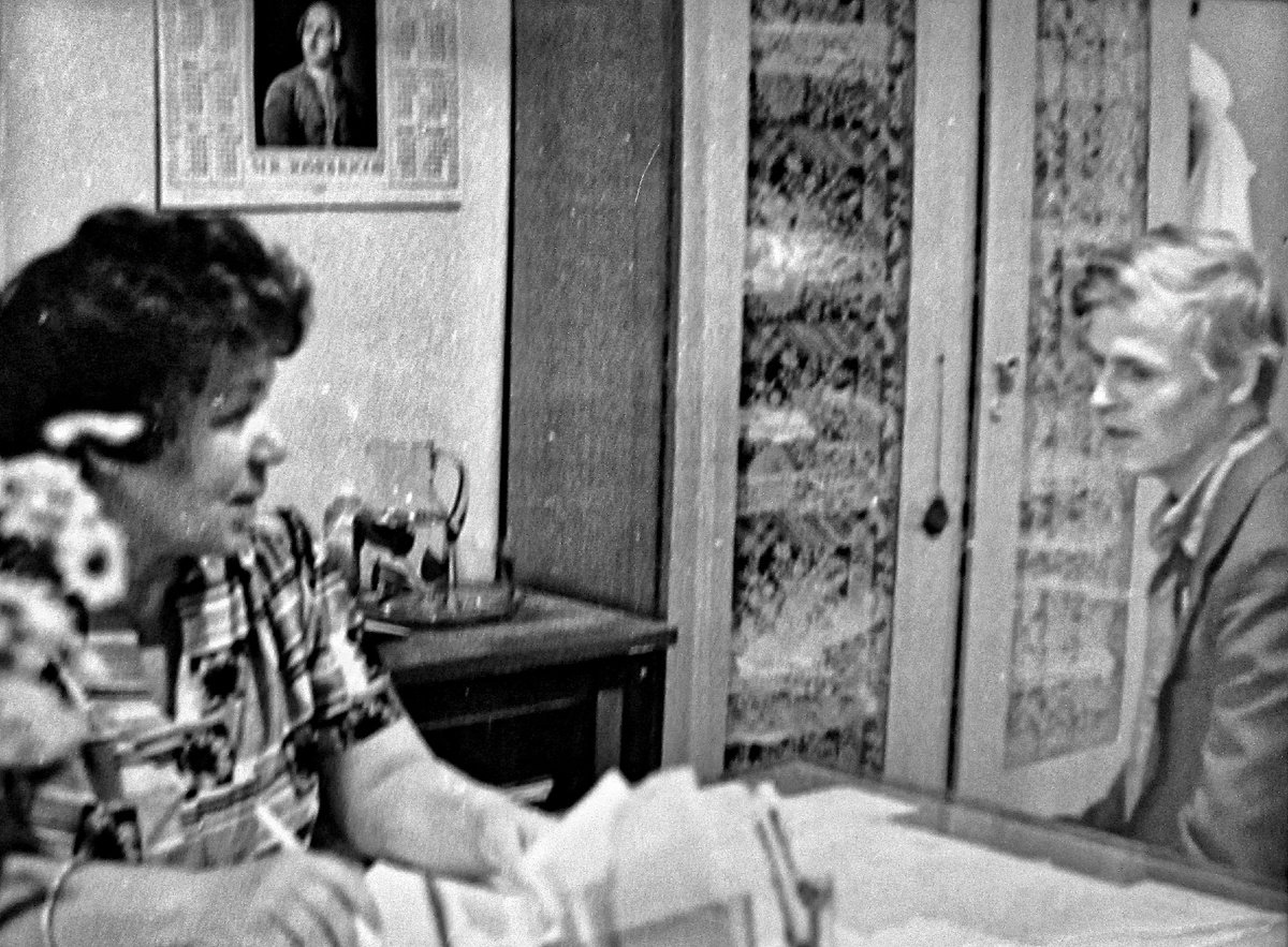 Мой бывший наставник в кадровой службе Анна Ивановна Бурлакова за полчаса беседы с кандидатом могла сделать вывод о его профессиональных перспективах. Фото начала 1980-ых из личного архива автора.