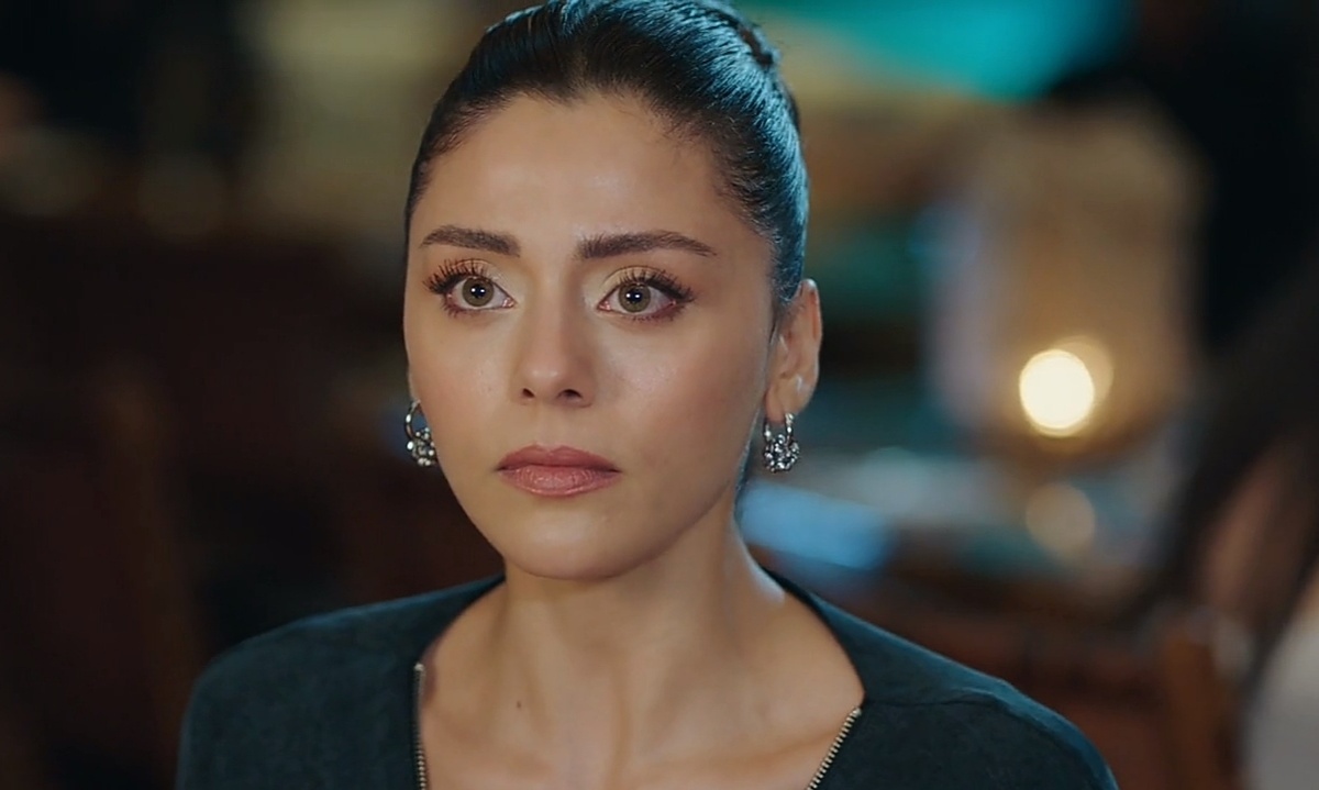 На фото: актриса Сыла Тюркоглу. Сериал "Клюквенный щербет" 