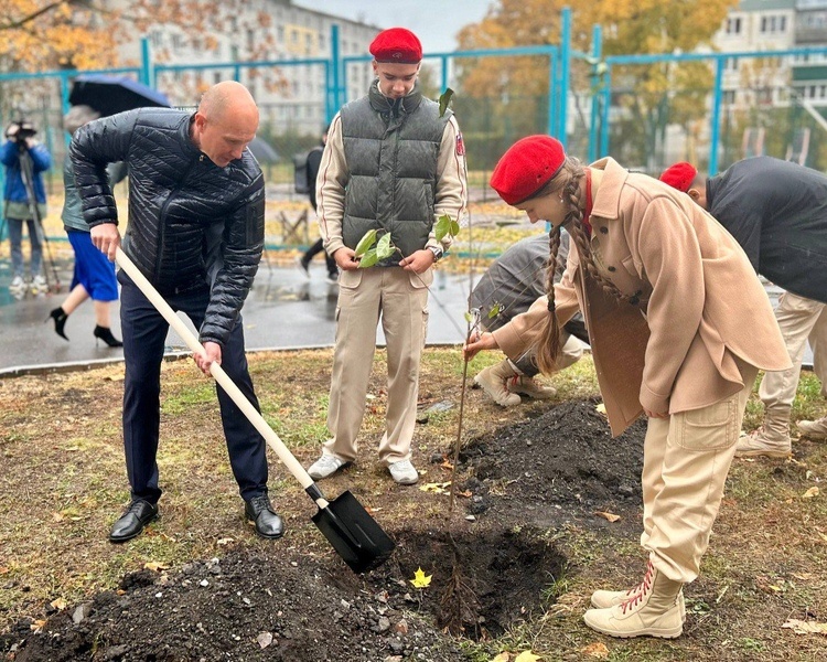     В Курске заложили «Гагаринский сад» в школе № 50