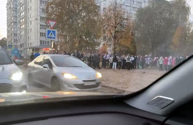 В Твери по ложному вызову эвакуировали школу