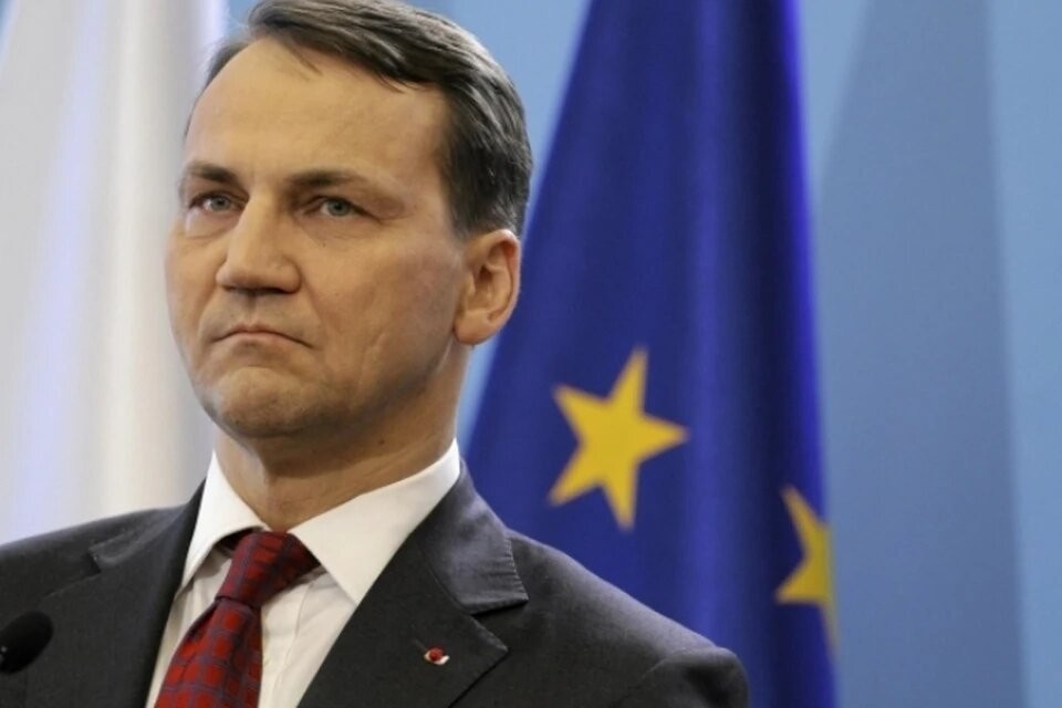    Сикорский: Польша не станет сбивать ракеты над Украиной без согласия всего НАТО REUTERS