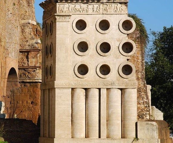  Гробница римского пекаря, прототип павильона станции метро "Чистые пруды"