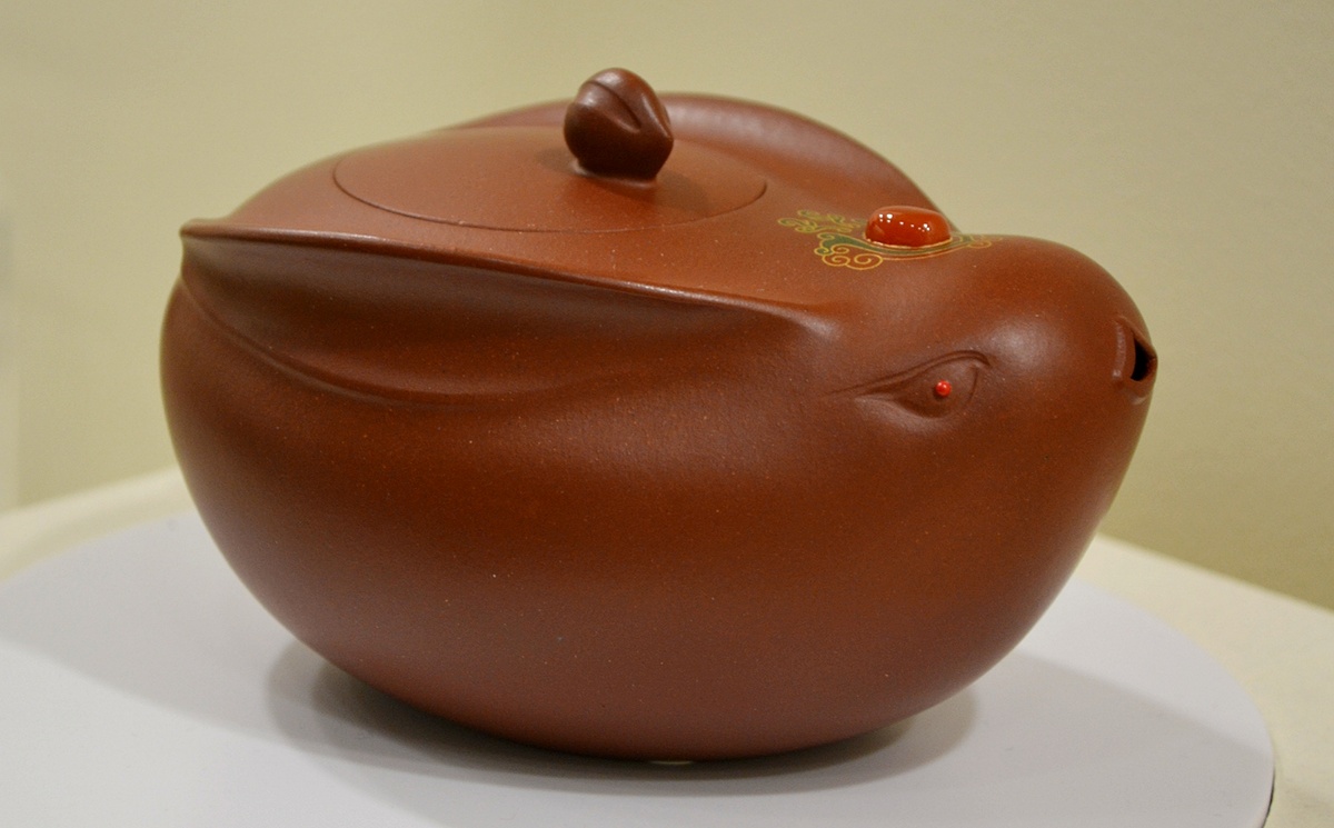 Чайник из исинской глины в виде лунного Зайца. Из собраний Государственного музея Востока. Фото автора