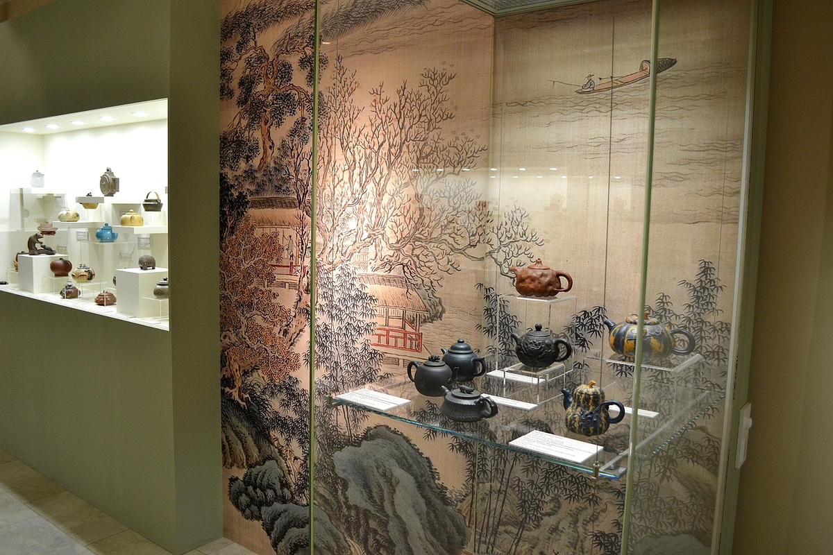 Все фото в публикации: Москва, Никитский бульвар, Государственный музей Востока. Выставка "Магия пурпурной глины". Фото автора