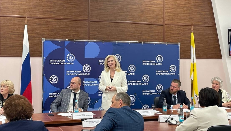    Круглый стол с министром образования и экспертами по СПО Фото: ИА «Победа26»