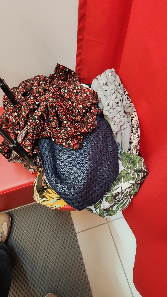 Всего одну корзину отобрала - маловато со всего магазина