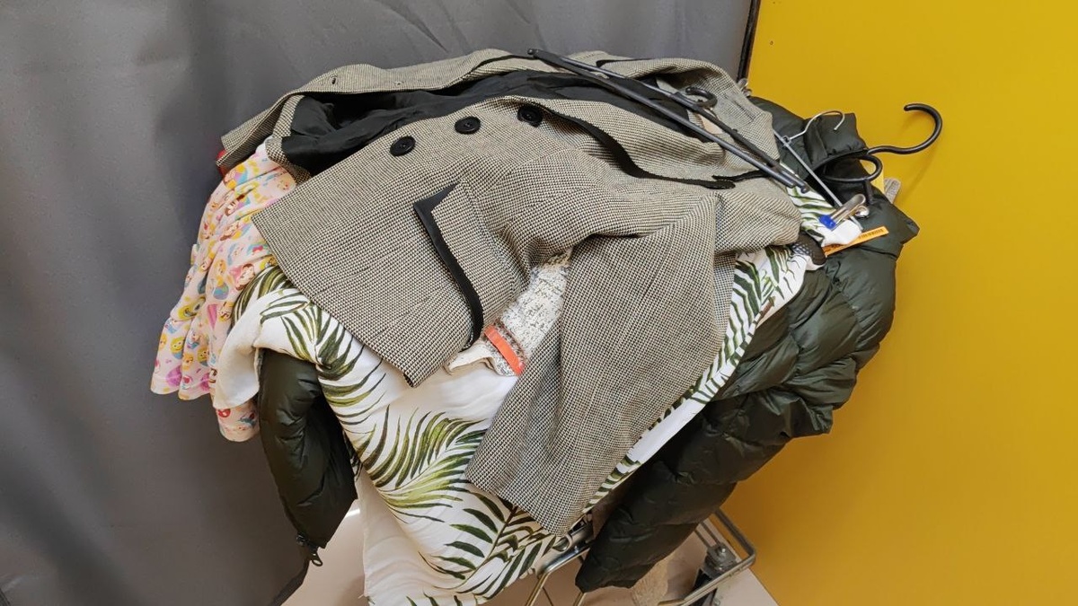 Телега добра в примерочной