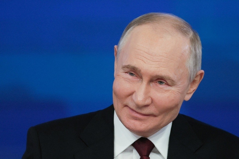    Путин рассказал, что получил в подарок от военных на день рождения REUTERS