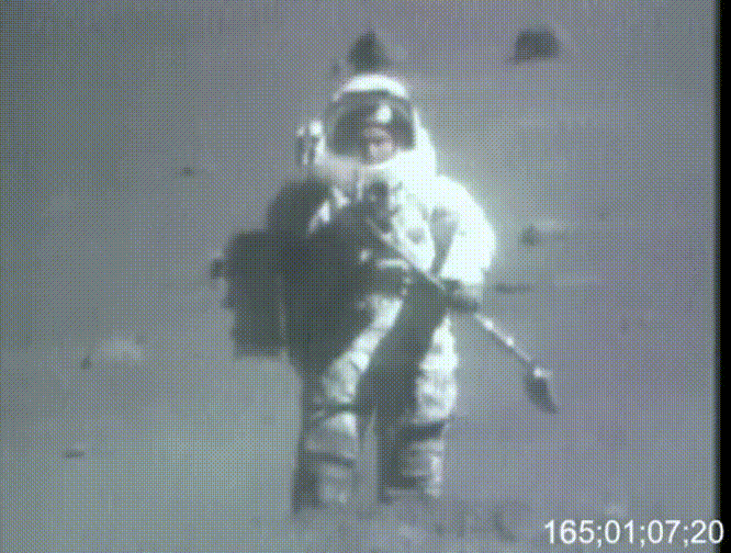 Харрисон Шмитт на поверхности Луны во время миссии "Аполлон-17".