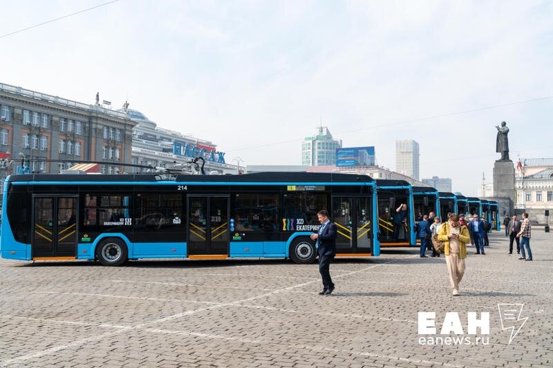    ЕАН. Троллейбусы на площади в Екатеринбурге