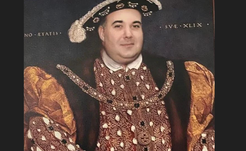    Этот "скромный" портрет нашли в квартире Напсо. Скриншот: Readovka.