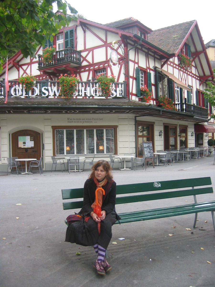 не обессудьте: тут будет много графоманства, ибо я так вот "интересничала" в девятнадцать лет... дневники той поры (эксклюзив, считайте)