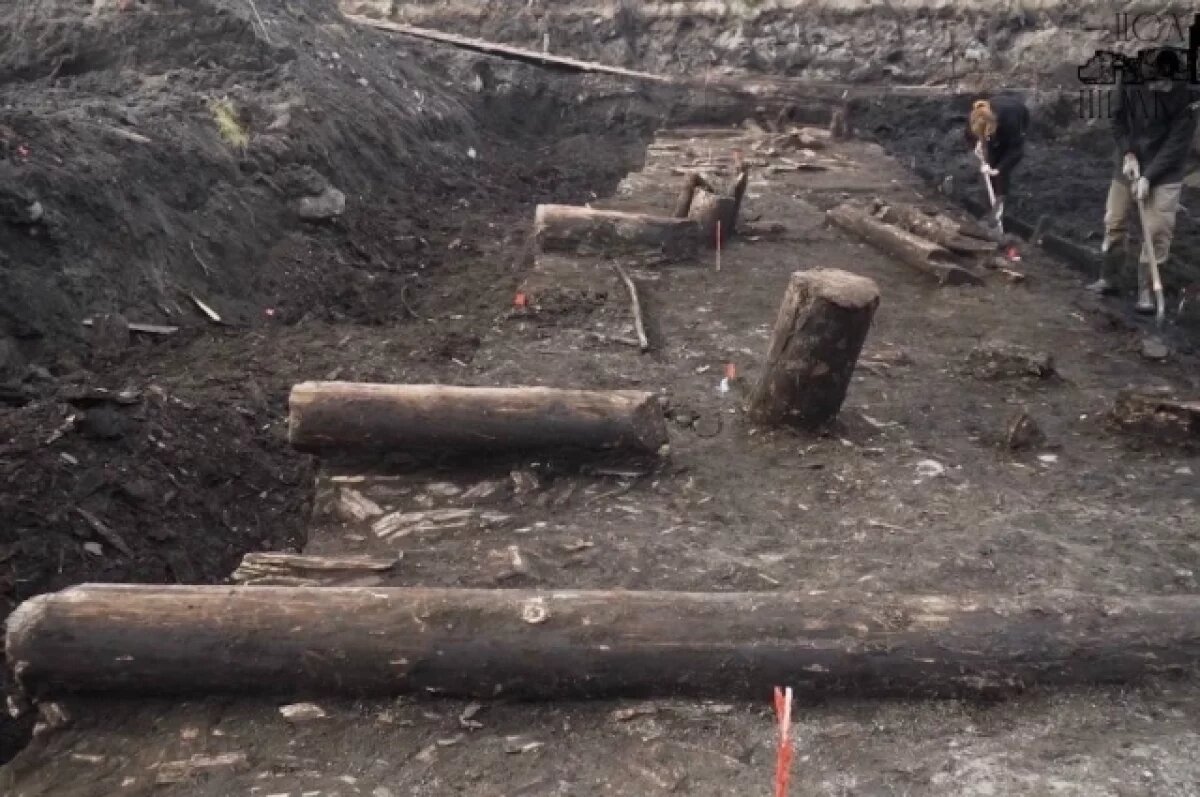    В Петербурге нашли шведские деревянные трубы XVII века