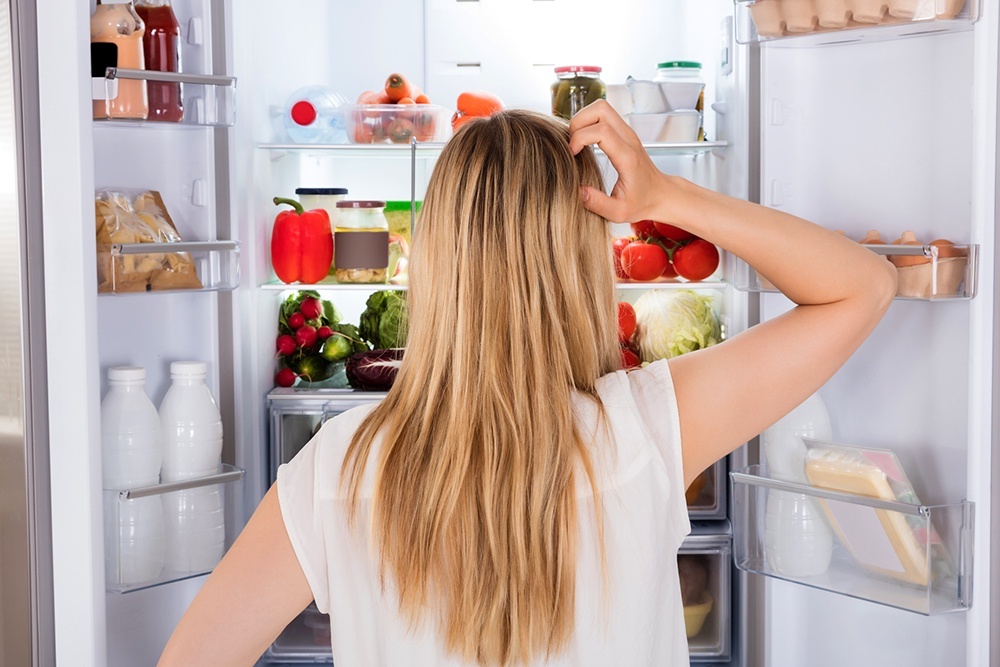    Холодильник - не универсальное решение для хранения всех продуктов. Знание того, каким продуктам он идет во вред, поможет вам сохранить их вкус, текстуру, аромат и полезные свойства. / iStock
