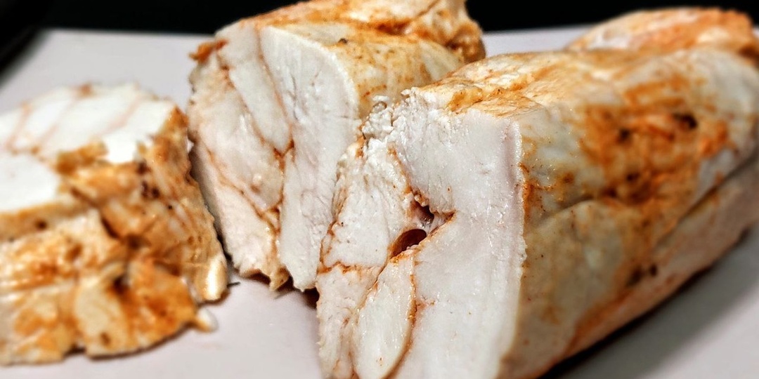 Куриный рулет тает во рту. Готовлю на плите всего 10 минут. Остальное время - подготовка и ожидание результата