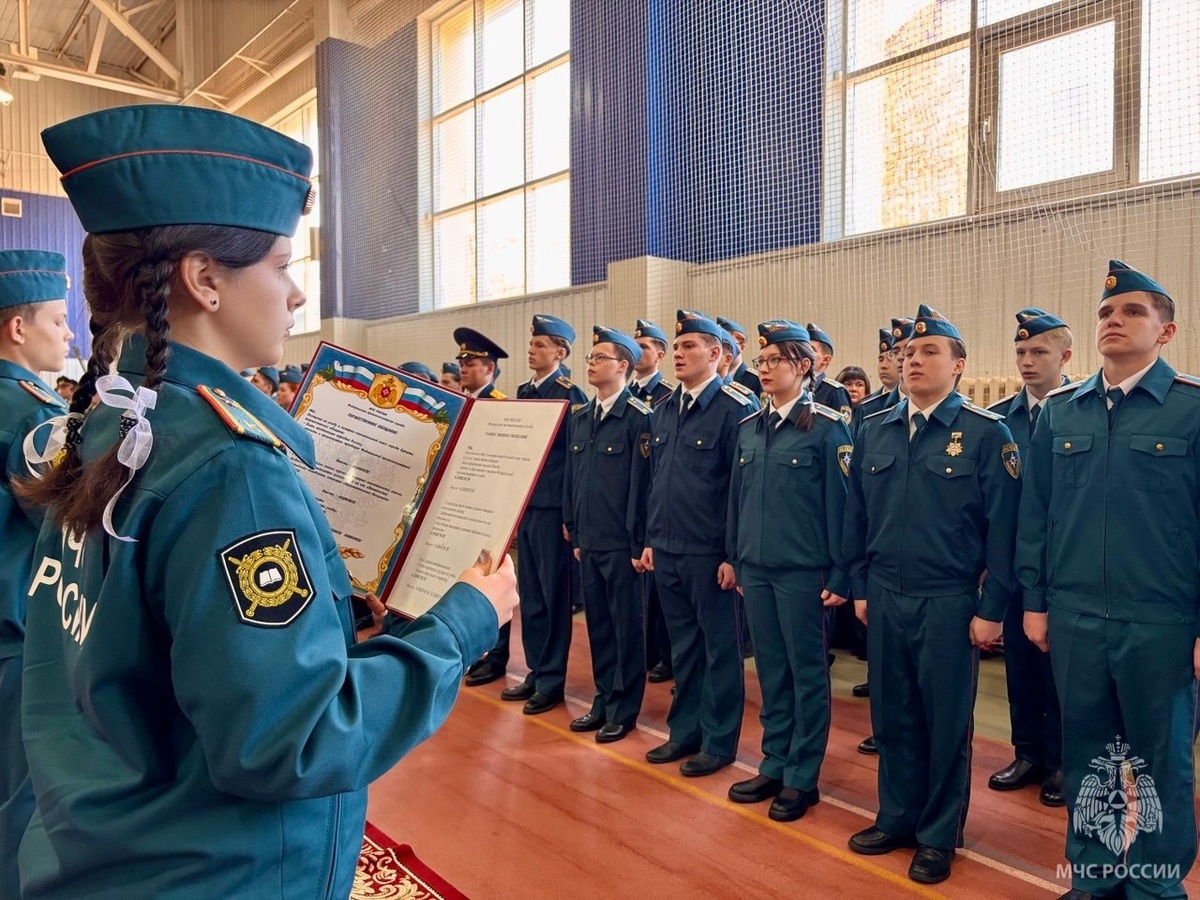    В Сургуте кадеты пожарно-спасательного профиля приняли присягу на торжественной церемонии