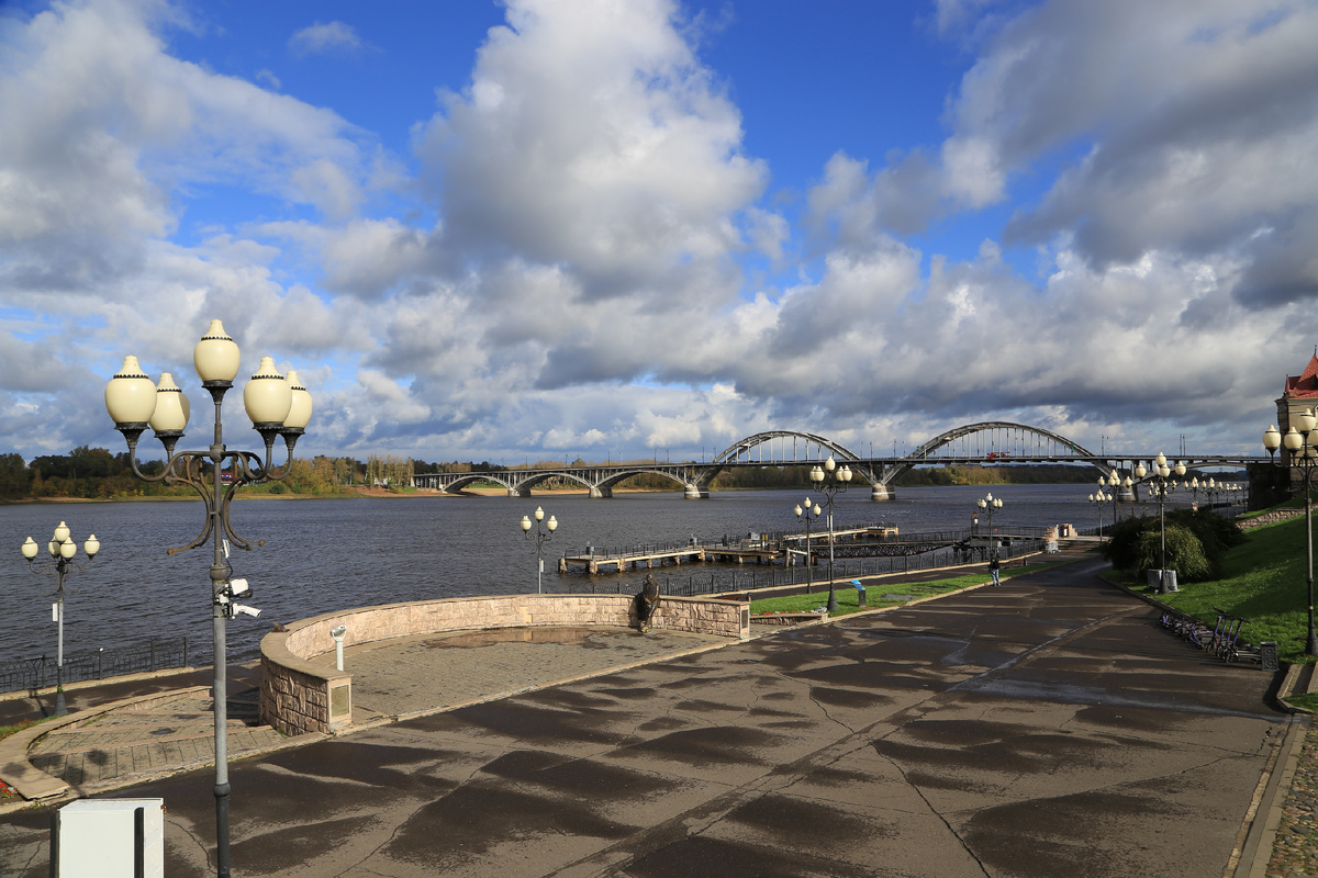 Набережная Волги и Волжский мост, Рыбинск. Фото автора