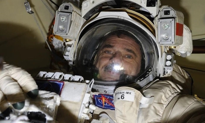    На низком старте: первый в мире стратосферный прыжок с парашютом на Южный полюс готовит команда космонавта Михаила Корниенко