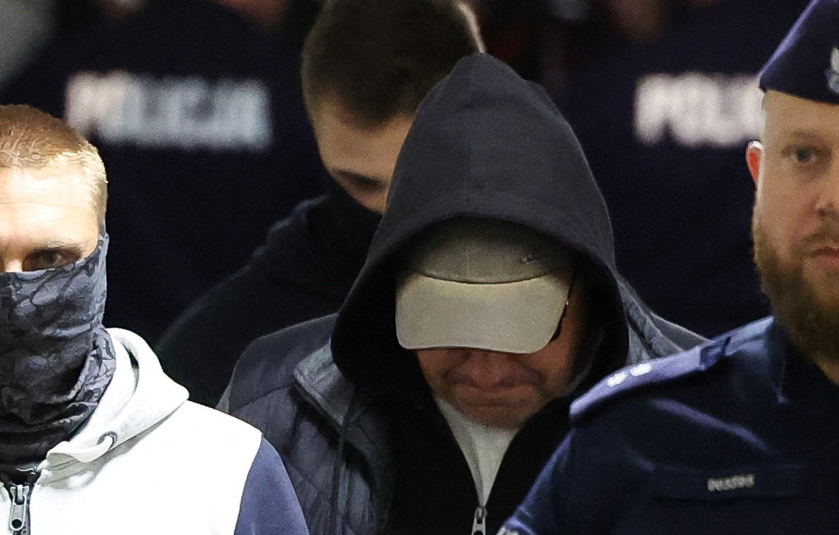    Владимир Журавлев (в центре)  REUTERS/Kacper Pempel