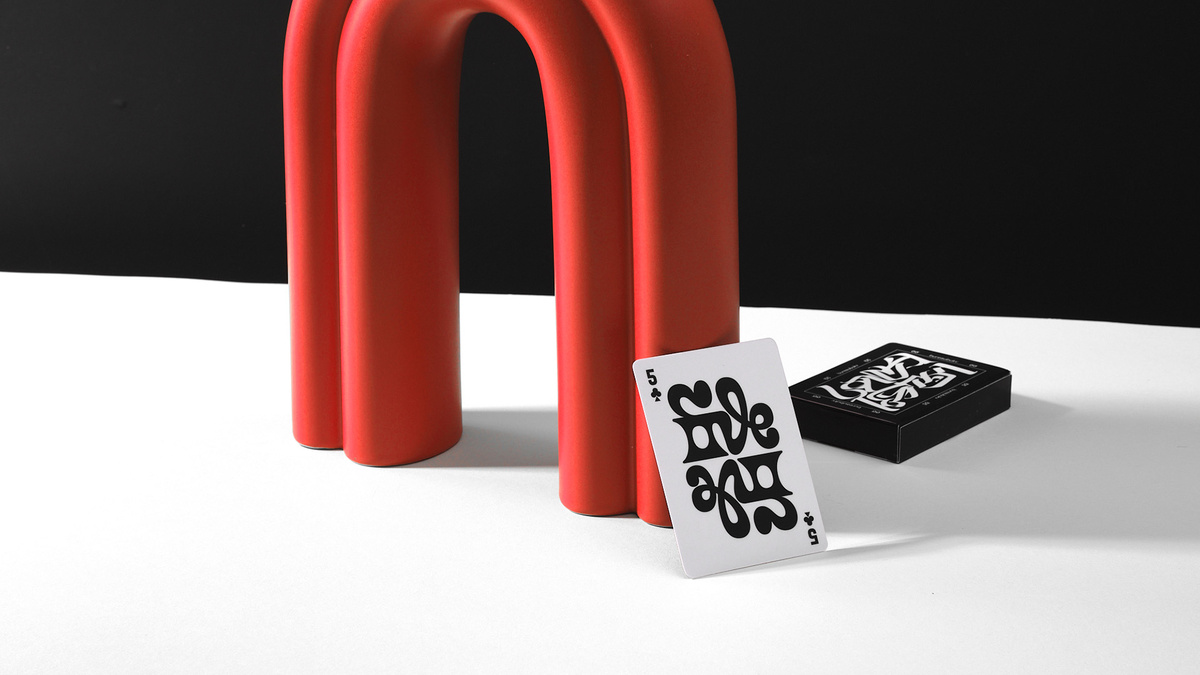 «Бюробукв» выпустила авторскую колоду карт, где каждая масть — это портрет дизайнера