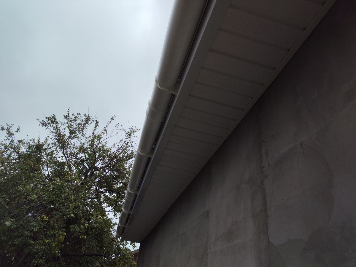 Весь слив установлен, осталась обвязка