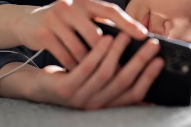    Почему нужно обрабатывать телефон антисептиками?