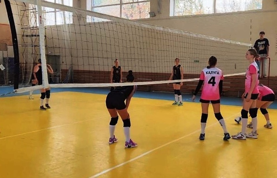    Волейбольные команды съехались на турнир в Калуге.