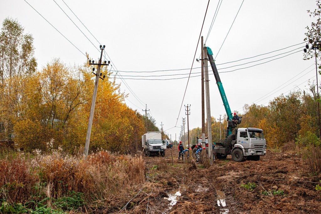 Тверские энергетики установили новые трансформаторы в Осташковском округе