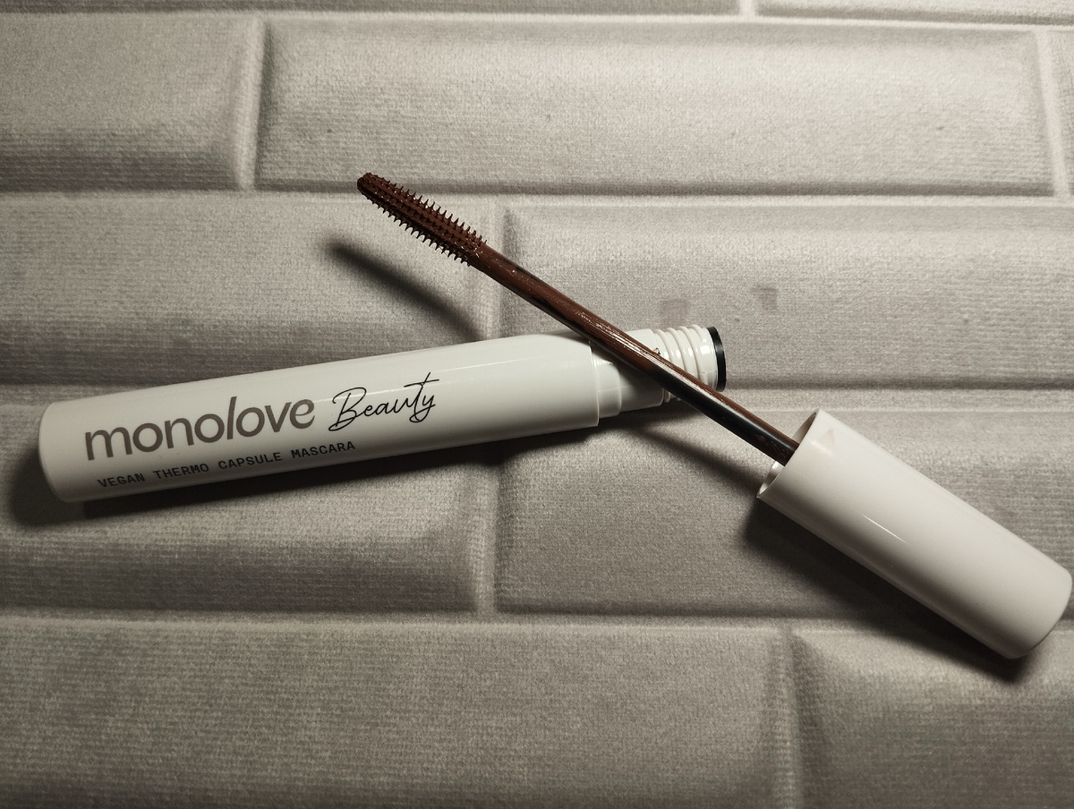 MONOLOVE vegan thermo capsule в оттенке brown. 