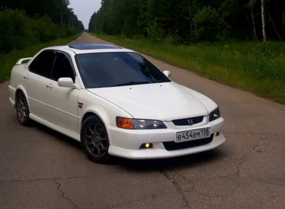 Honda accord(2000г)