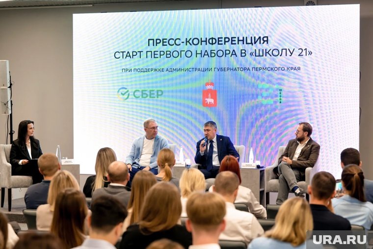    Губернатор Пермского края вместе с руководством школы провел презентацию проекта