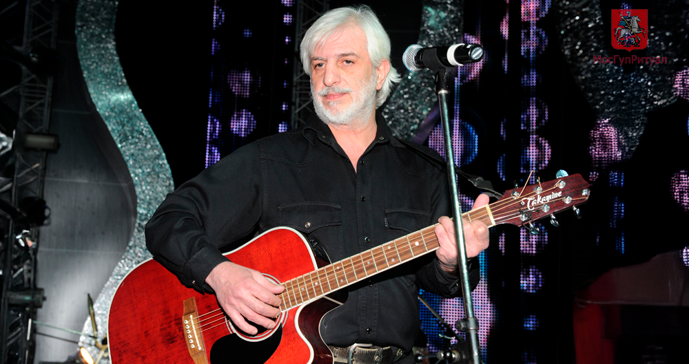 Умер Ефрем Амирамов, певец и исполнитель хита «Молодая». Ему было 69 лет