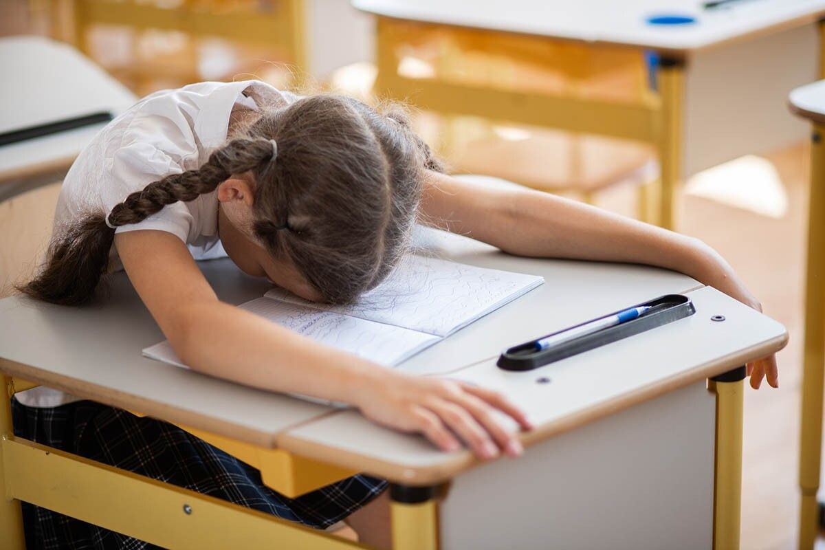 Когда сложный предмет стоит первым или последним за день, это может снизить успеваемость. Источник: Maliutina Anna / Shutterstock / FOTODOM📷
