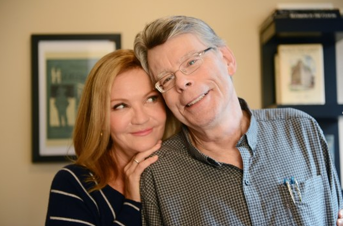 Загадка для фанатов: кто на фото слева от Стивена Кинга?