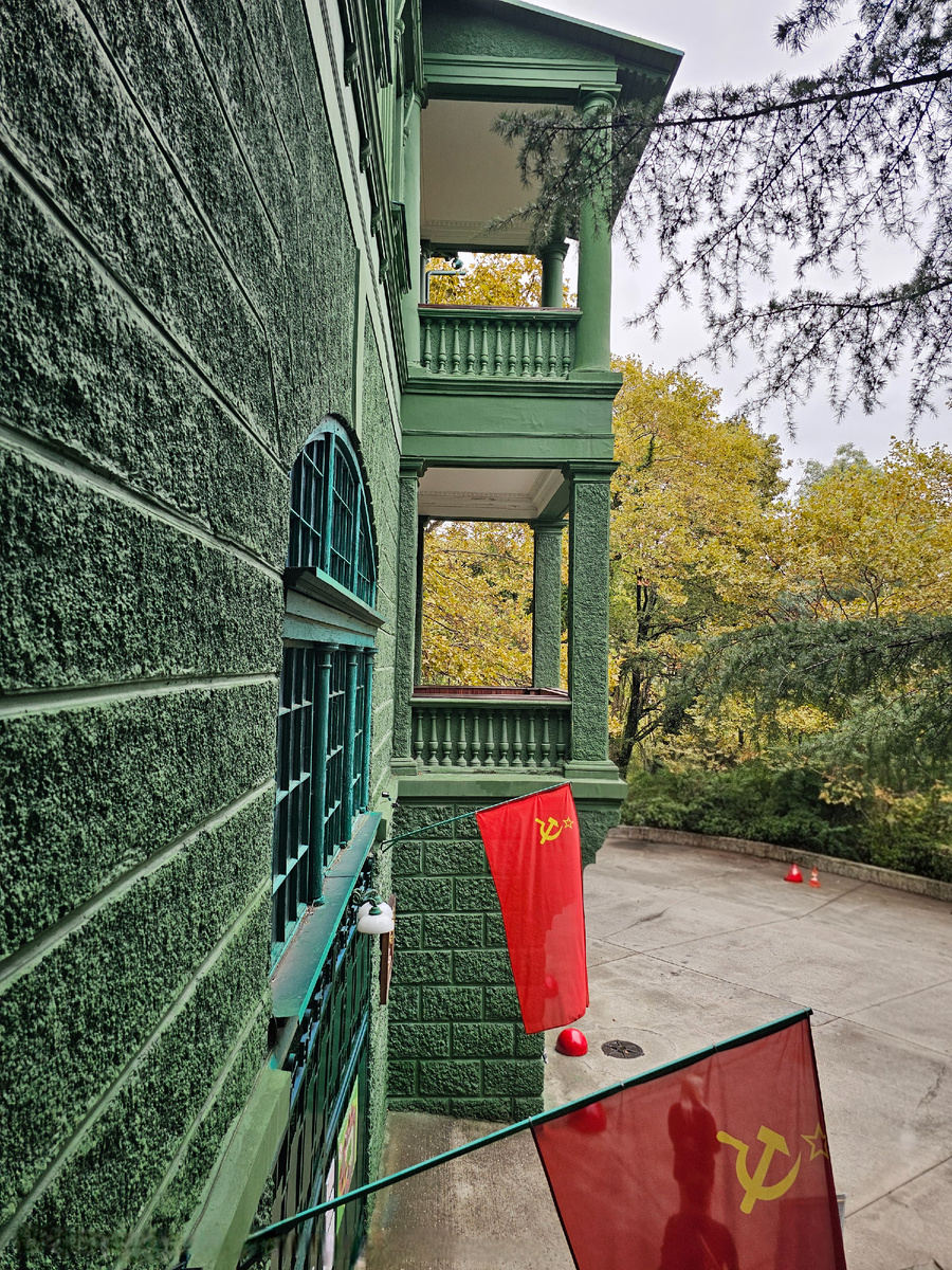 Вид с одной из террас Дачи Сталина. Фото Дмитрий Гусаков. 