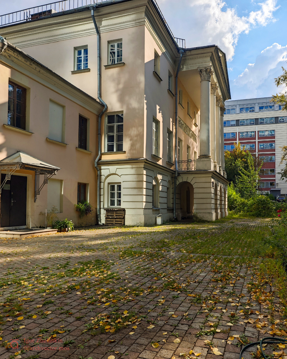 Главный дом. Фото автора, 2025г.