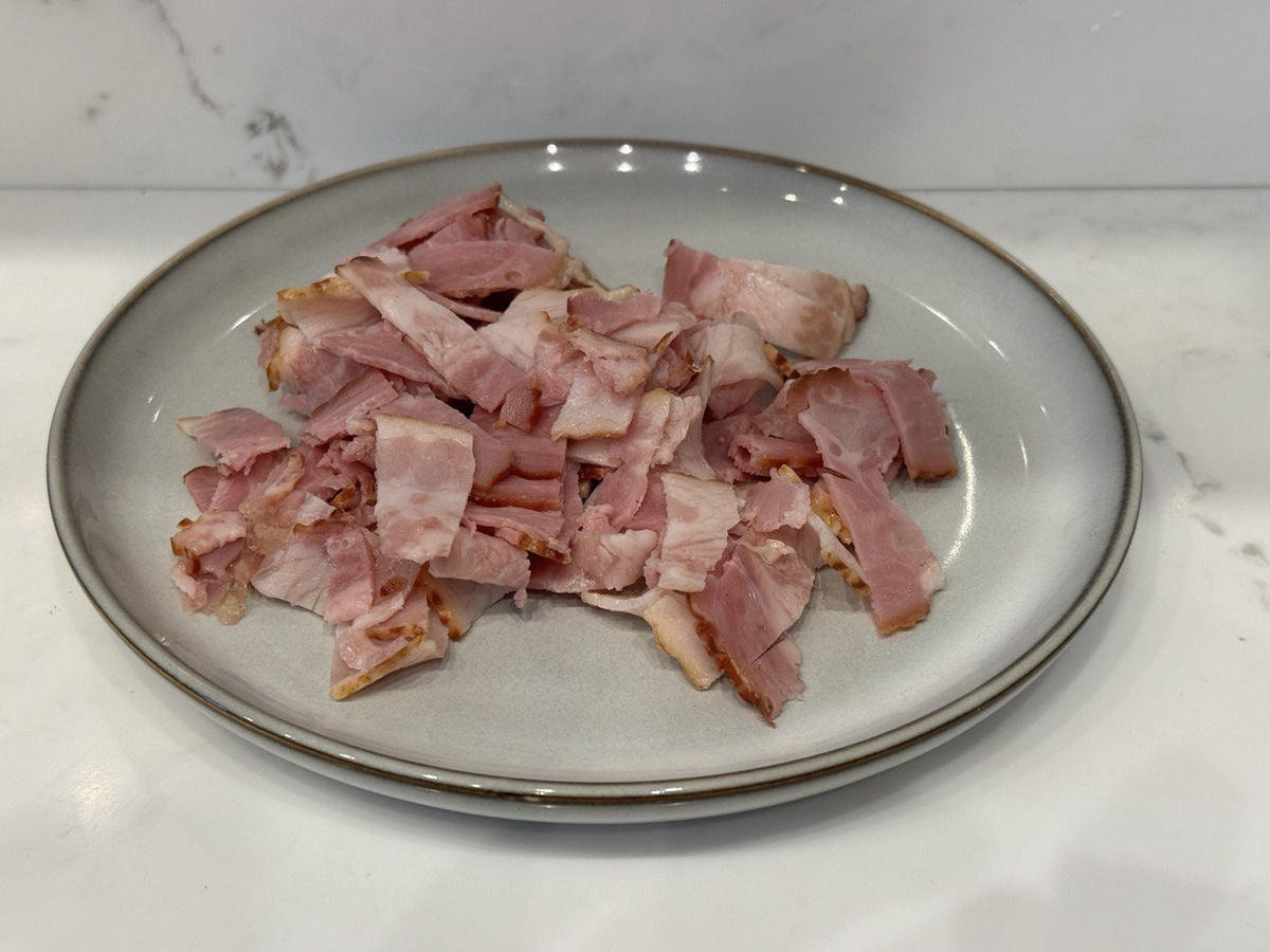 Нарезка бекона для жарки мясной основы (панчеты). Фото автора.