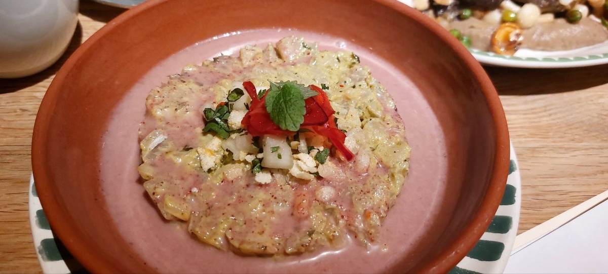 Севиче из красного люциана с кокум раса