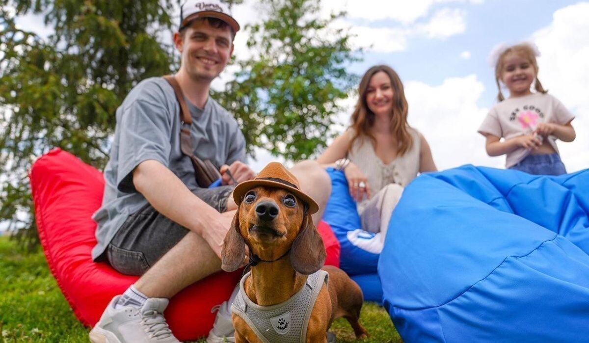     Семья с питомцем. Источник: mos.ru Автор фото: Пресс-служба Мэра и Правительства Москвы Источник: ria.ru
