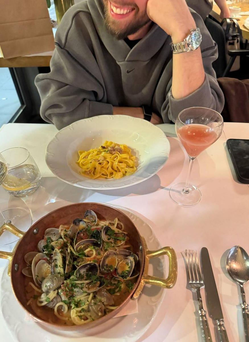     Ида Галич и Олег Ледвич. Фото: Telegram @t.me/GALICH_onok