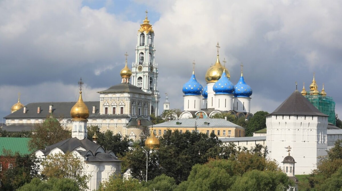 Свято-Троцкая Сергиева Лавра Источник https://www.culture.ru/objects/1648/svyato-troickaya-sergieva-lavra-v-sergievom-posade