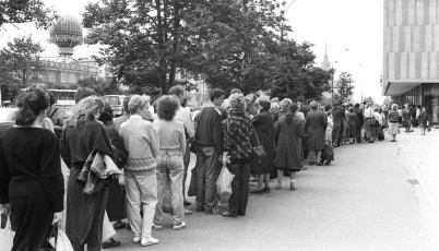 Картинка из Интернета. Типичная очередь, по мнению противников СССР. Честно говоря, в живую такую не видел.